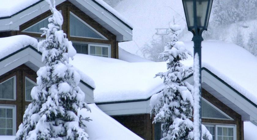 Hotel Manoir Saint-Sauveur-des-Monts Exterior foto